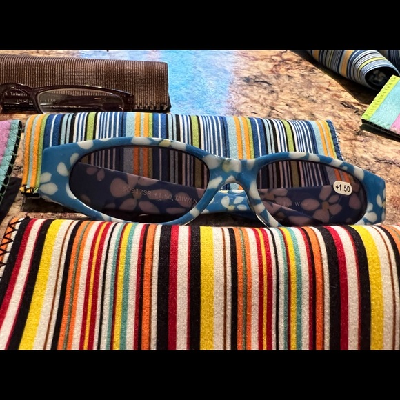 Readers 1.50 - Picture 5 of 8